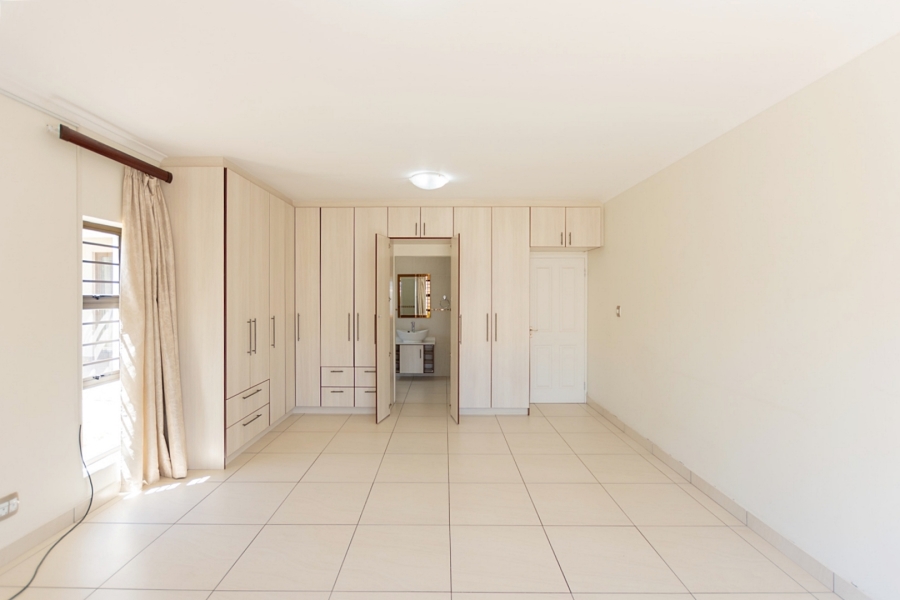 5 Bedroom Property for Sale in Country Club Western Cape